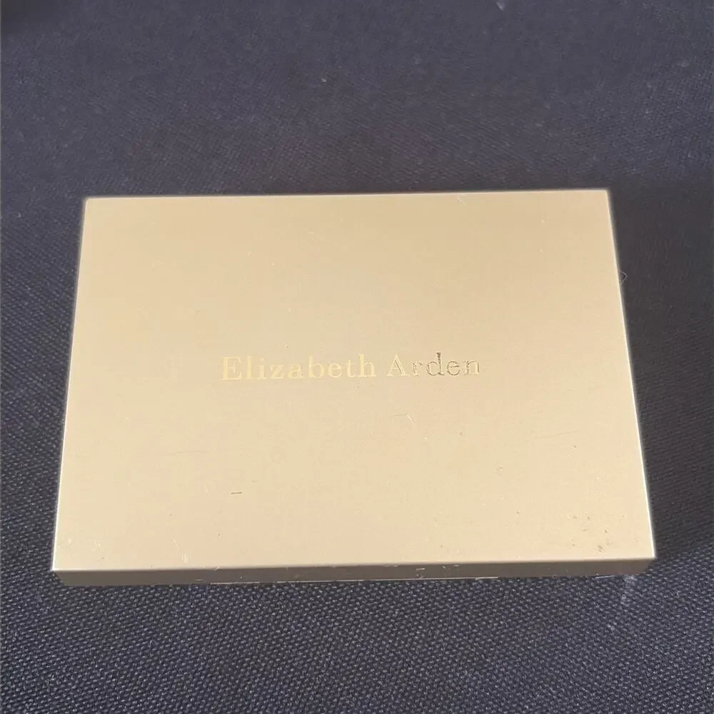 Elizabeth Arden Lipstick - 4 shades/brush